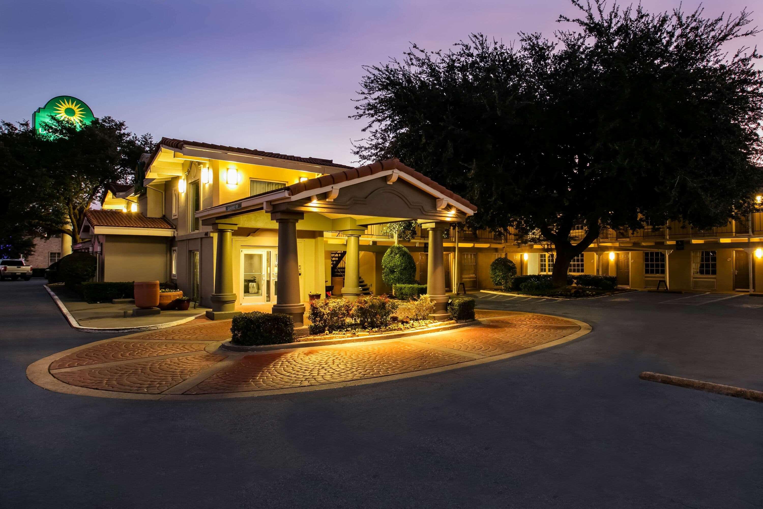 La Quinta Inn By Wyndham Dallas Uptown Exteriör bild