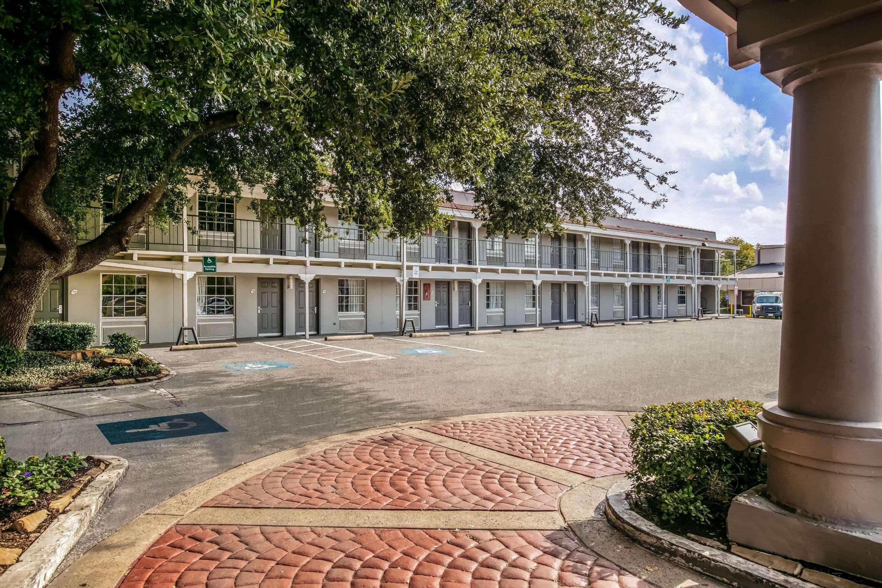 La Quinta Inn By Wyndham Dallas Uptown Exteriör bild