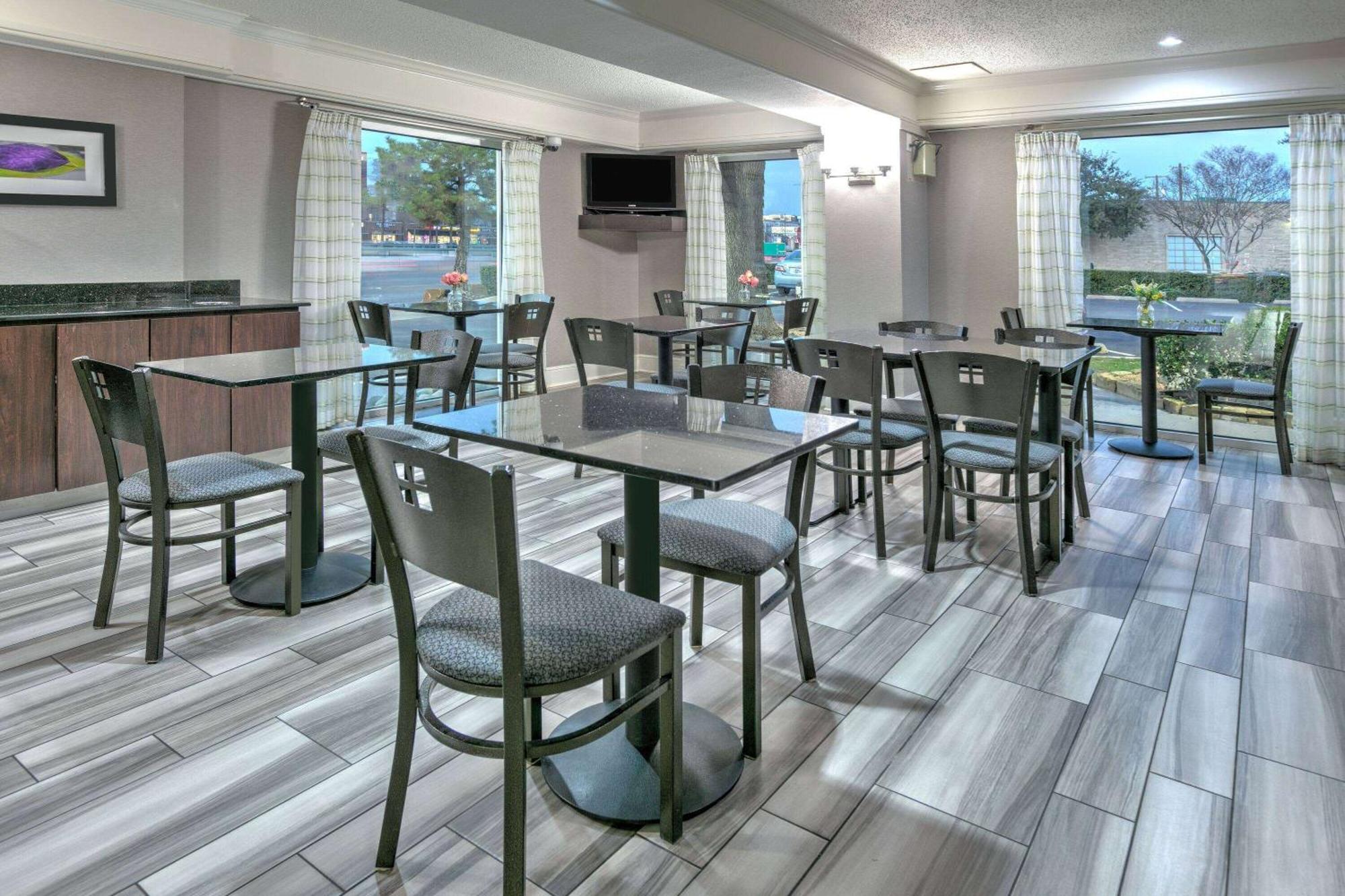 La Quinta Inn By Wyndham Dallas Uptown Exteriör bild