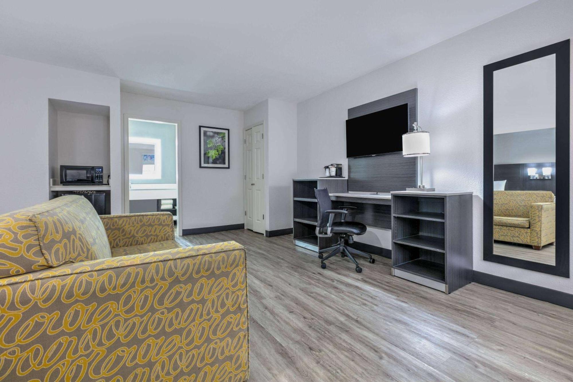 La Quinta Inn By Wyndham Dallas Uptown Exteriör bild