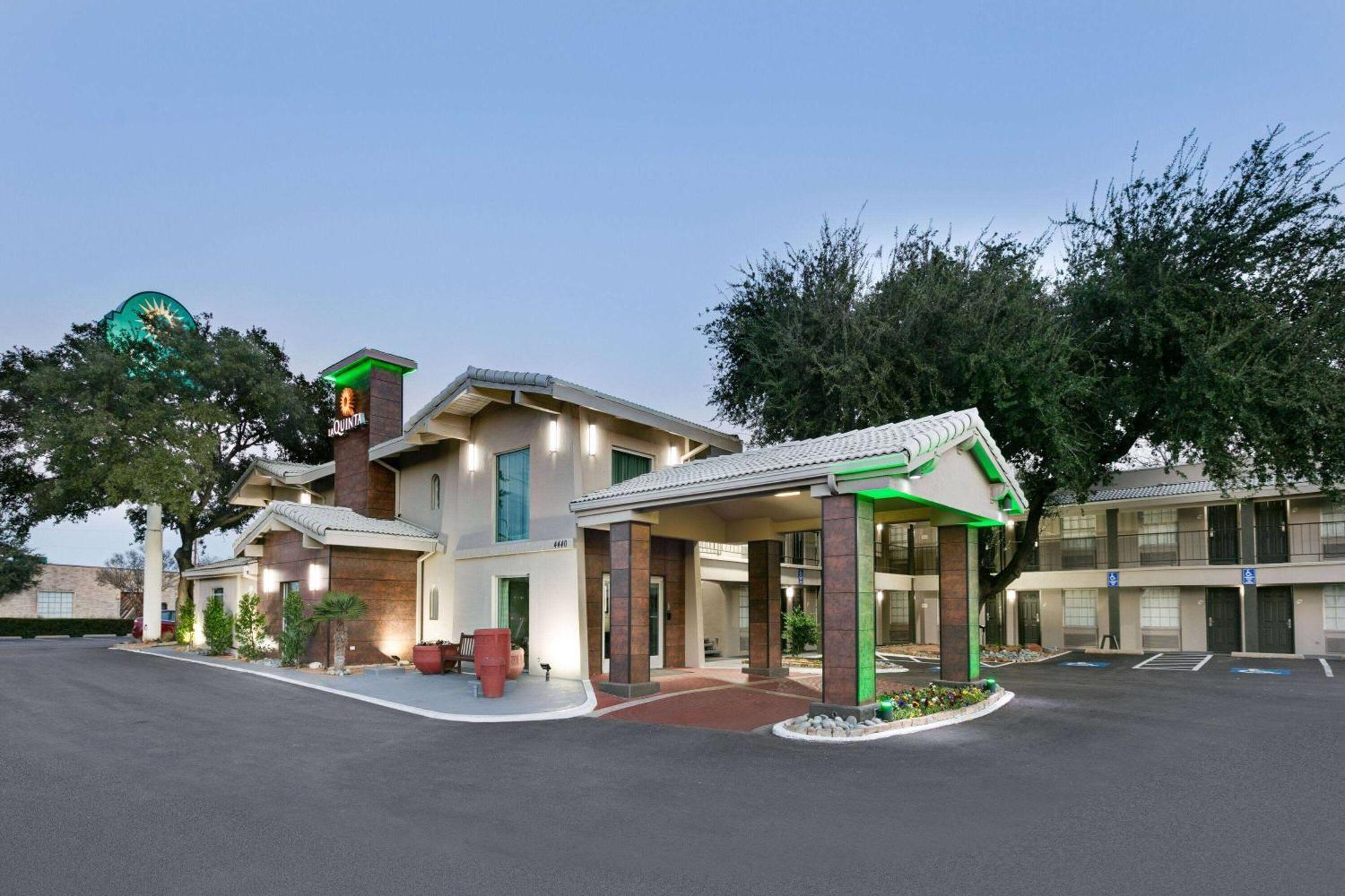 La Quinta Inn By Wyndham Dallas Uptown Exteriör bild