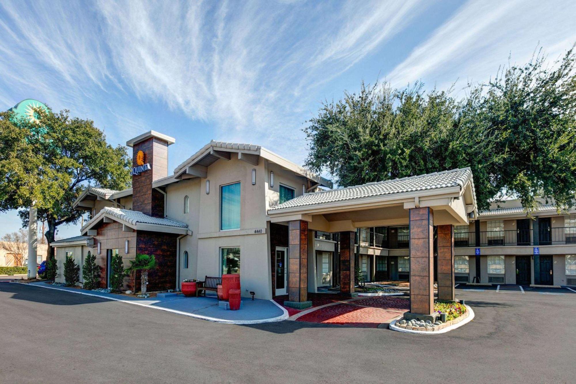 La Quinta Inn By Wyndham Dallas Uptown Exteriör bild