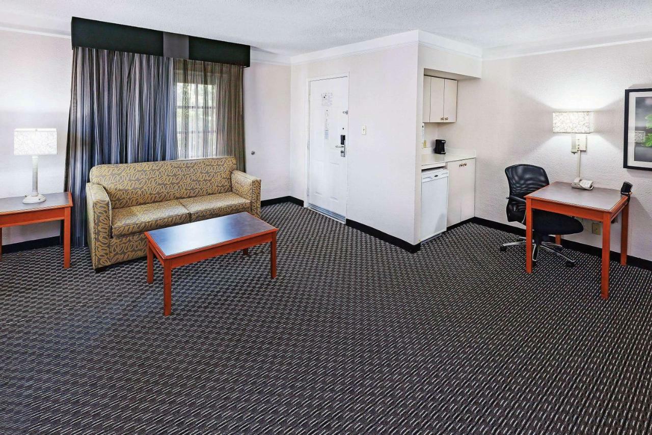 La Quinta Inn By Wyndham Dallas Uptown Exteriör bild